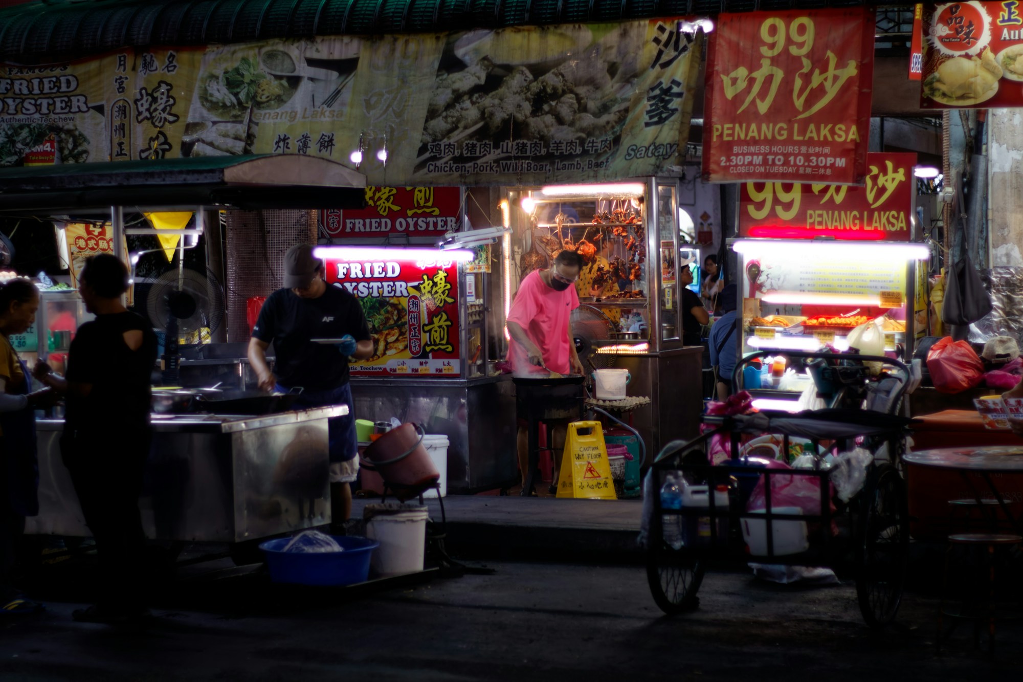槟城夜市的本地小吃摊